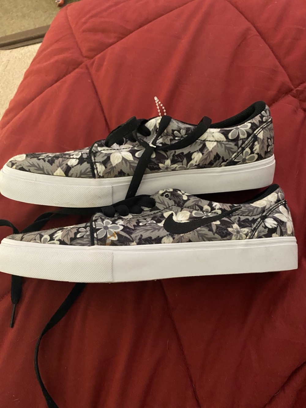 Nike Black and Cream Floral Low-Top Skate Sneakers
